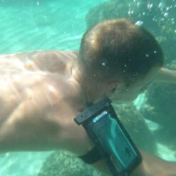 KIT COMPLET POCHETTE ETANCHE SMARTPHONE SEAWAG NOIRE NOIR/BLEU -Bateaux Boutique kit complet pochette etanche smartphone seawag noire noir bleu 5